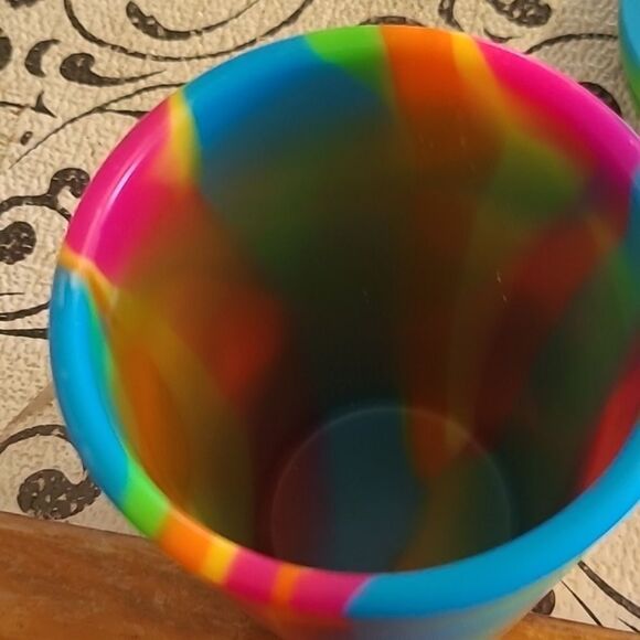 Sili Pint Colorful Swirl Tumbler with Lid - Picture 5 of 8